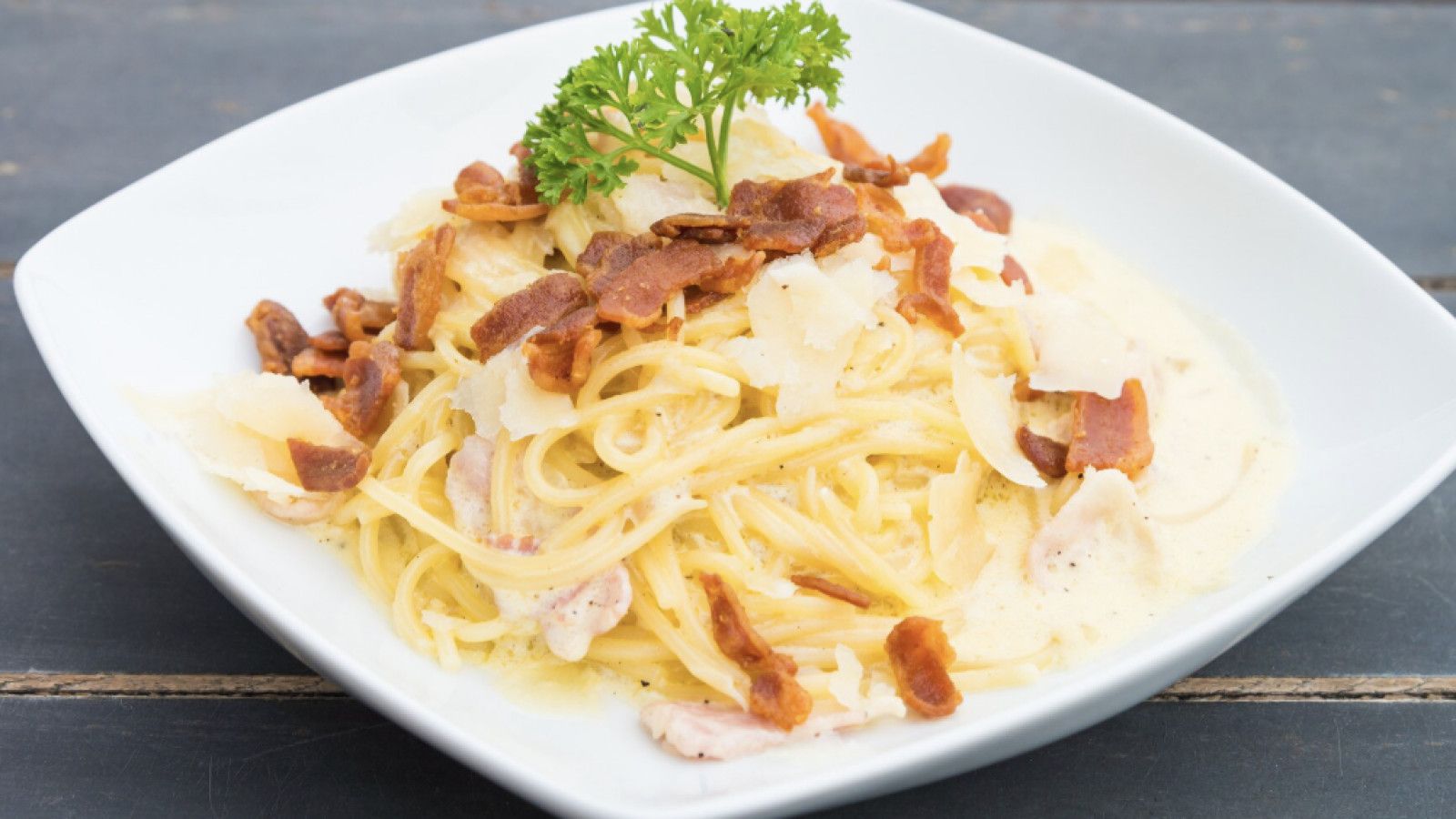 Menikmati Spaghetti Carbonara Creamy Tanpa Telur Mentah