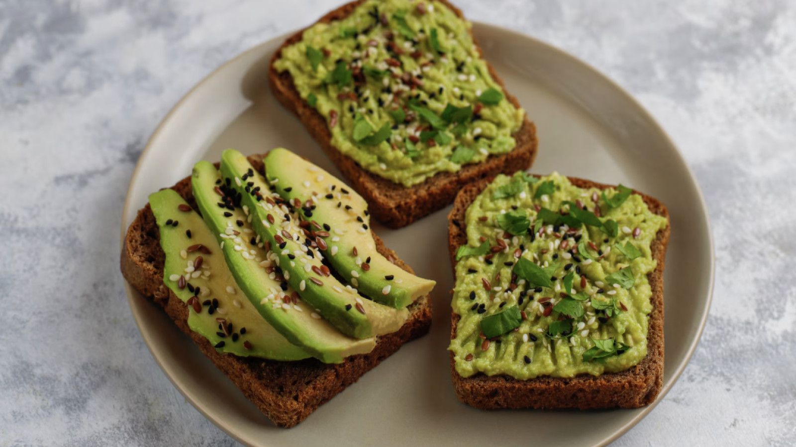 Kepopuleran Avocado Toast di Indonesia: Tren Kuliner yang Tak Terelakkan
