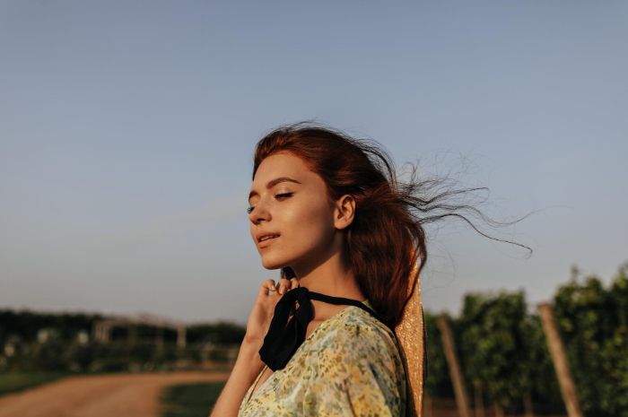 111 Caption Aesthetic Girl Bahasa Inggris dan Artinya, Cute!