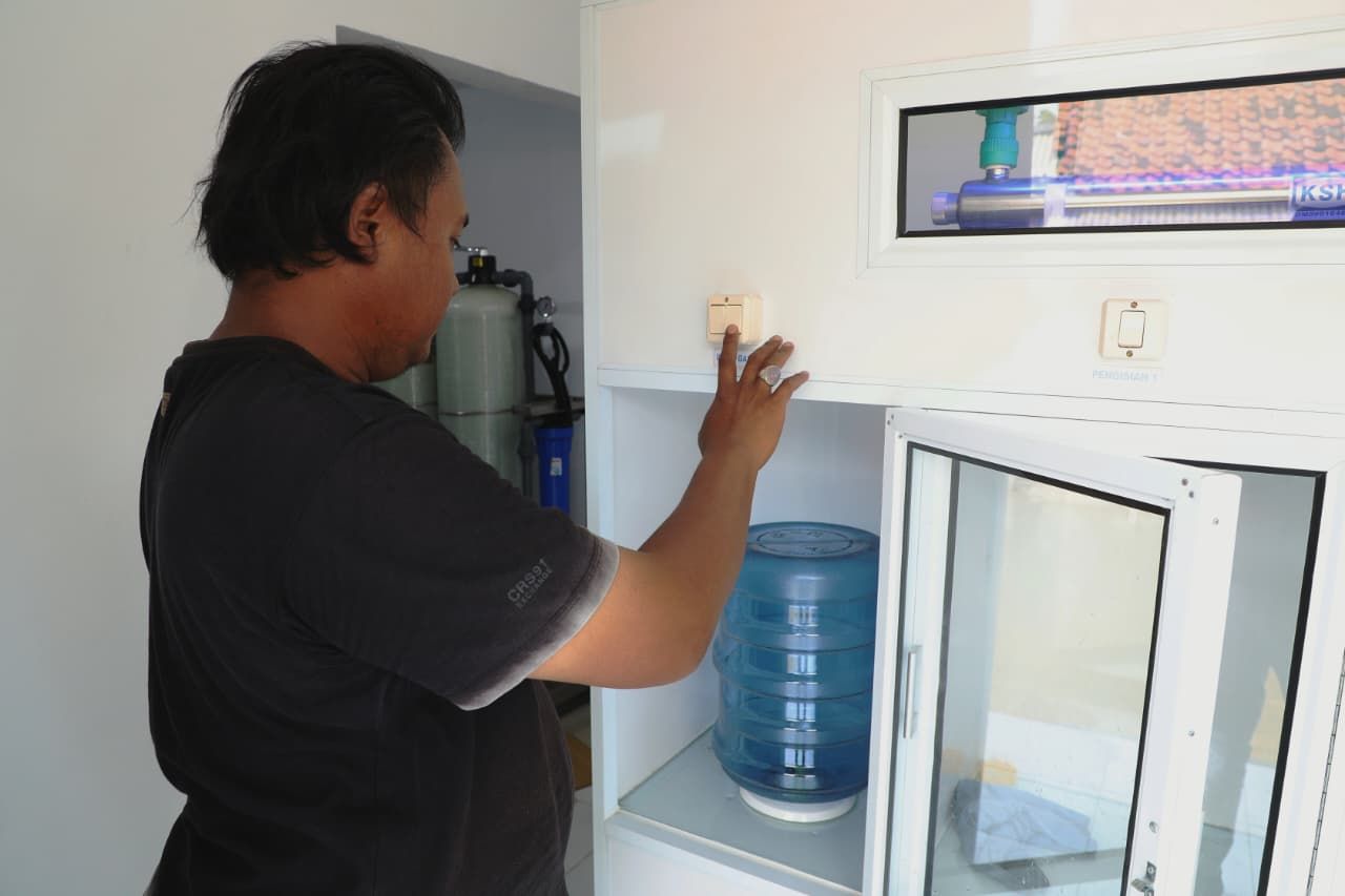 Dengan Hadirnya Program Disalinasi Air Bersih Masyarakat Pesisir Jadi Terbantu