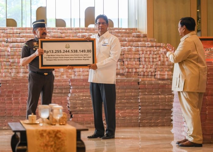 Tumpukan Uang Hasil Korupsi Lebih Tinggi dari Presiden Prabowo, Simbol Rakusnya Koruptor