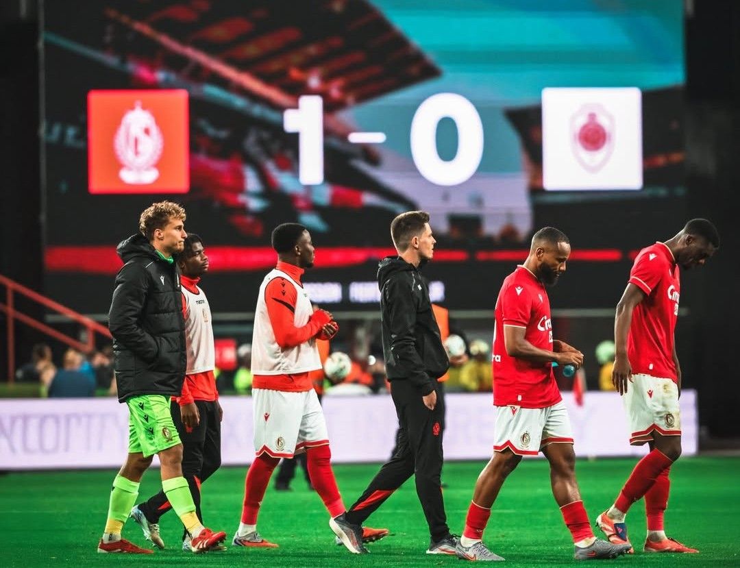 Dilempari Gelas, Wasit Setop Laga Standard Liege vs Royal Antwerp di Menit ke-88