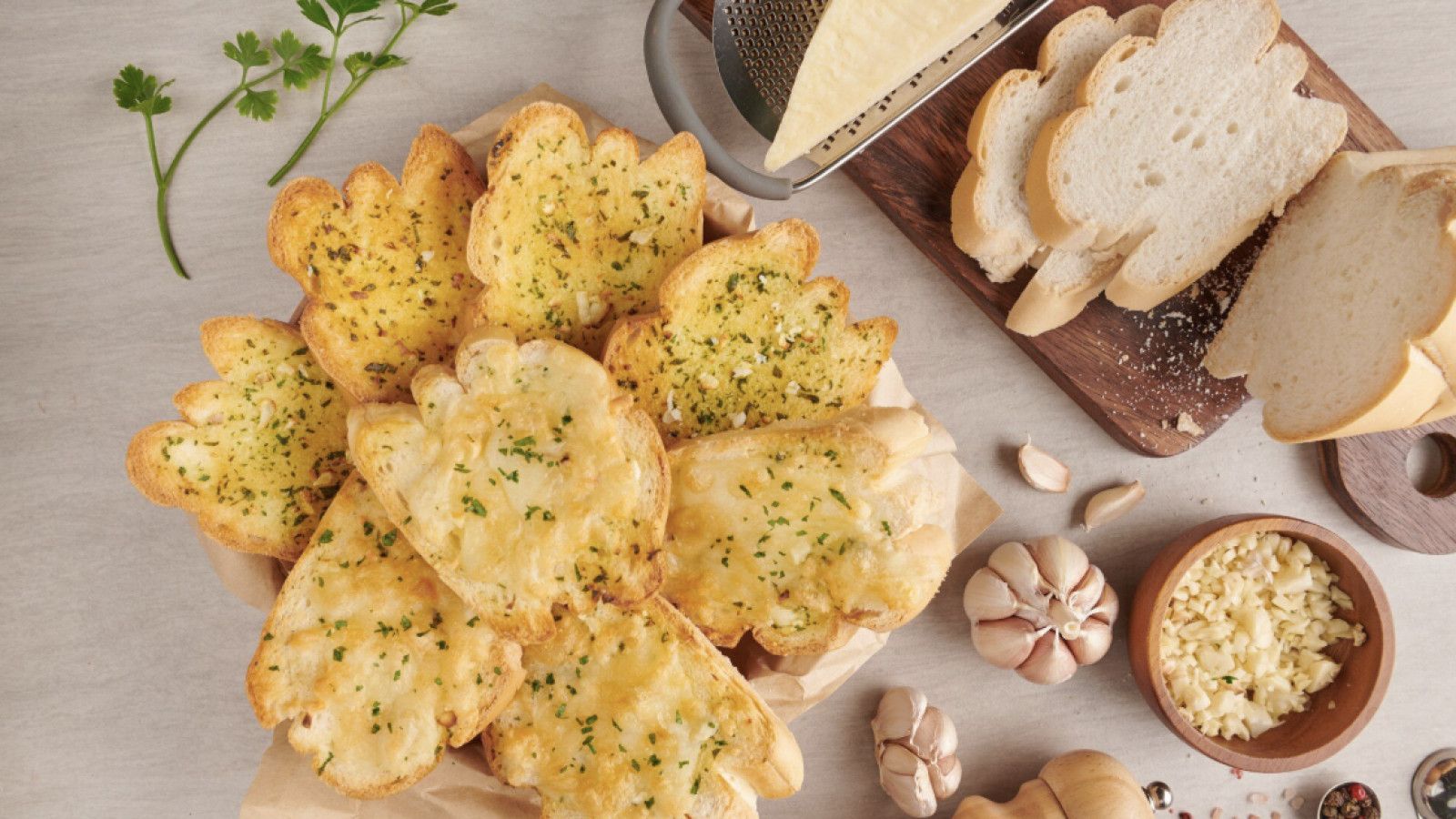 Korean Garlic Cheese Bread: Roti Viral yang Siap Menggoda Selera