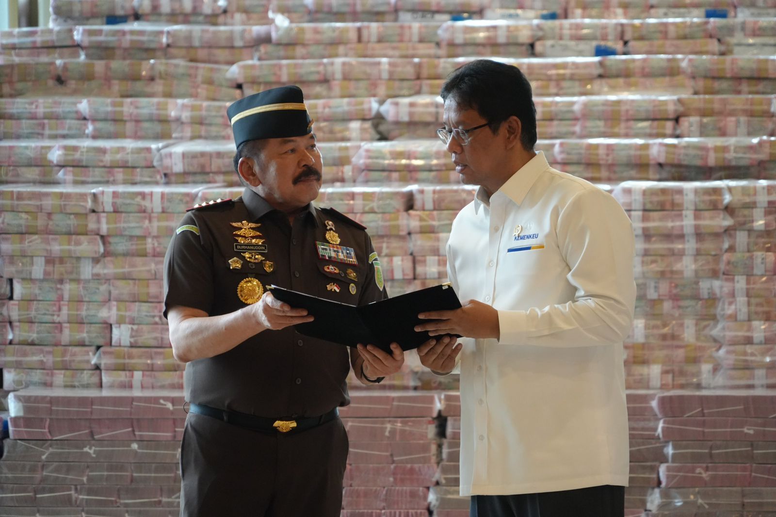 Kejagung Serahkan Rp13,2 Triliun Uang Pengganti Korupsi CPO, Disaksikan Presiden Prabowo