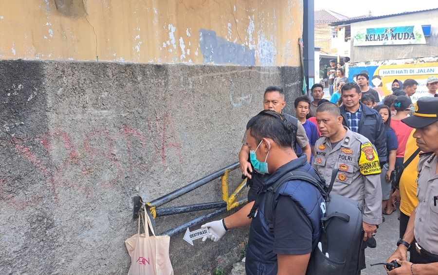 Plastik Mencurigakan Digantung di Portal Pekayon Bekasi, Ternyata Isinya Jasad Bayi