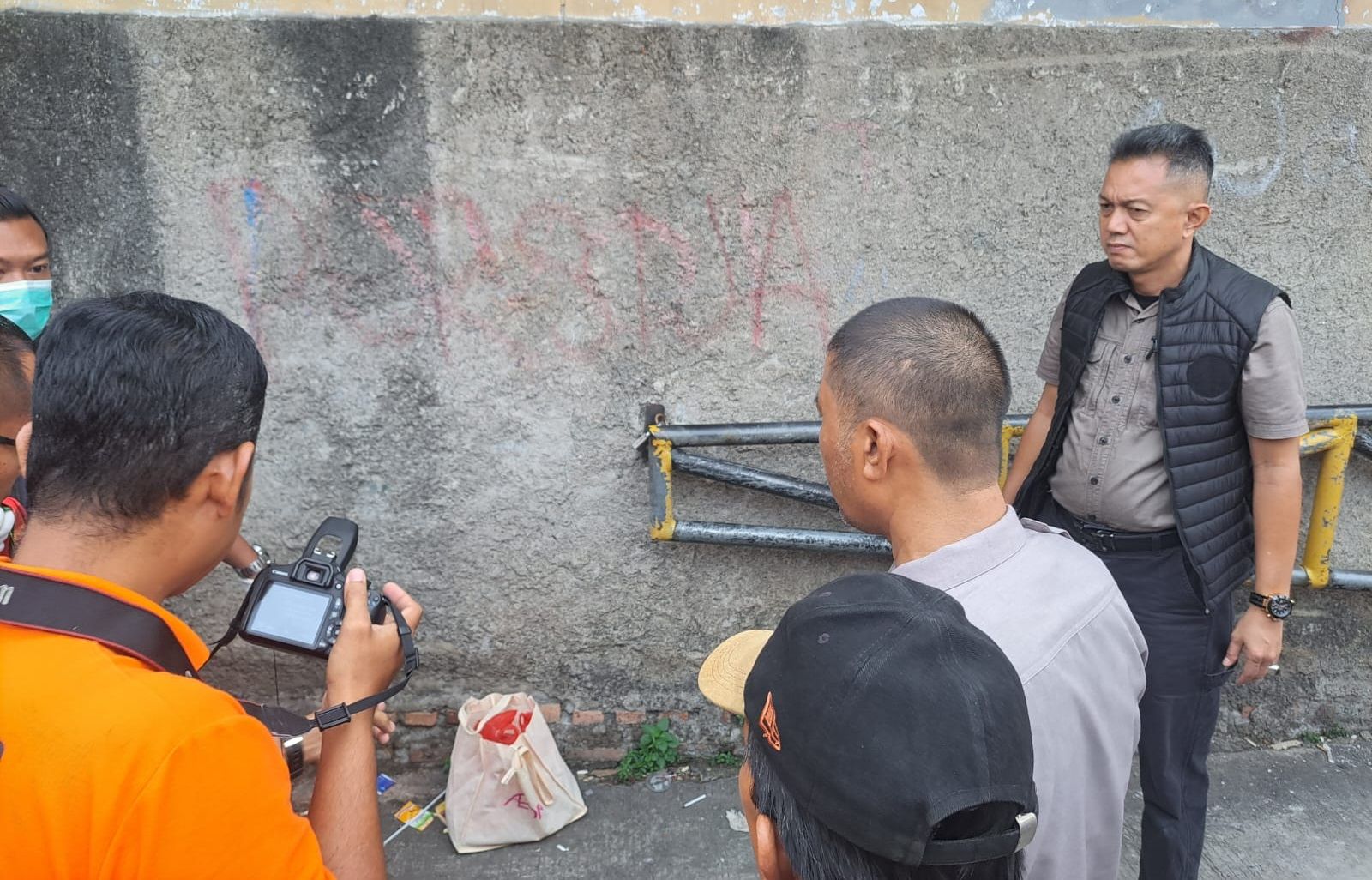Plastik Mencurigakan Digantung di Portal Pekayon Bekasi, Ternyata Isinya Jasad Bayi