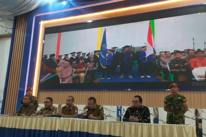 Pimpinan Kampus hingga KOKAM Dampingi Rektor UMGO Umumkan Pemecatan Dosen