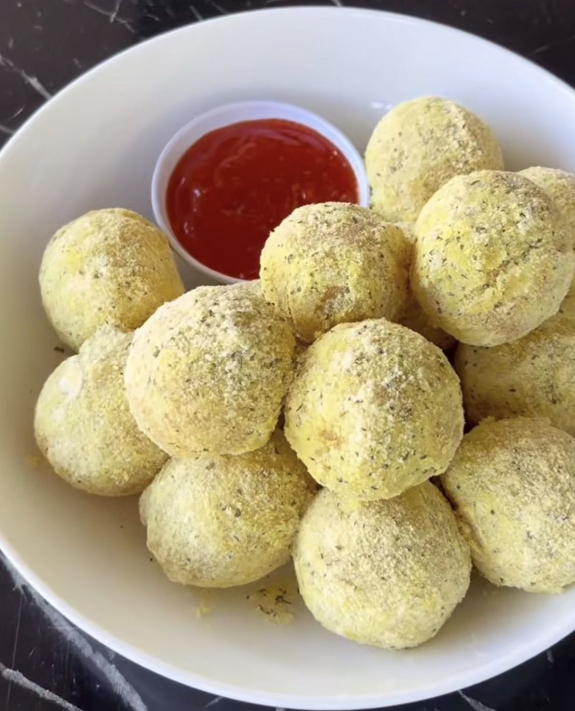 Pecinta Keju Wajib Coba! Resep Korean Cheese Ball Homemade yang Super Creamy