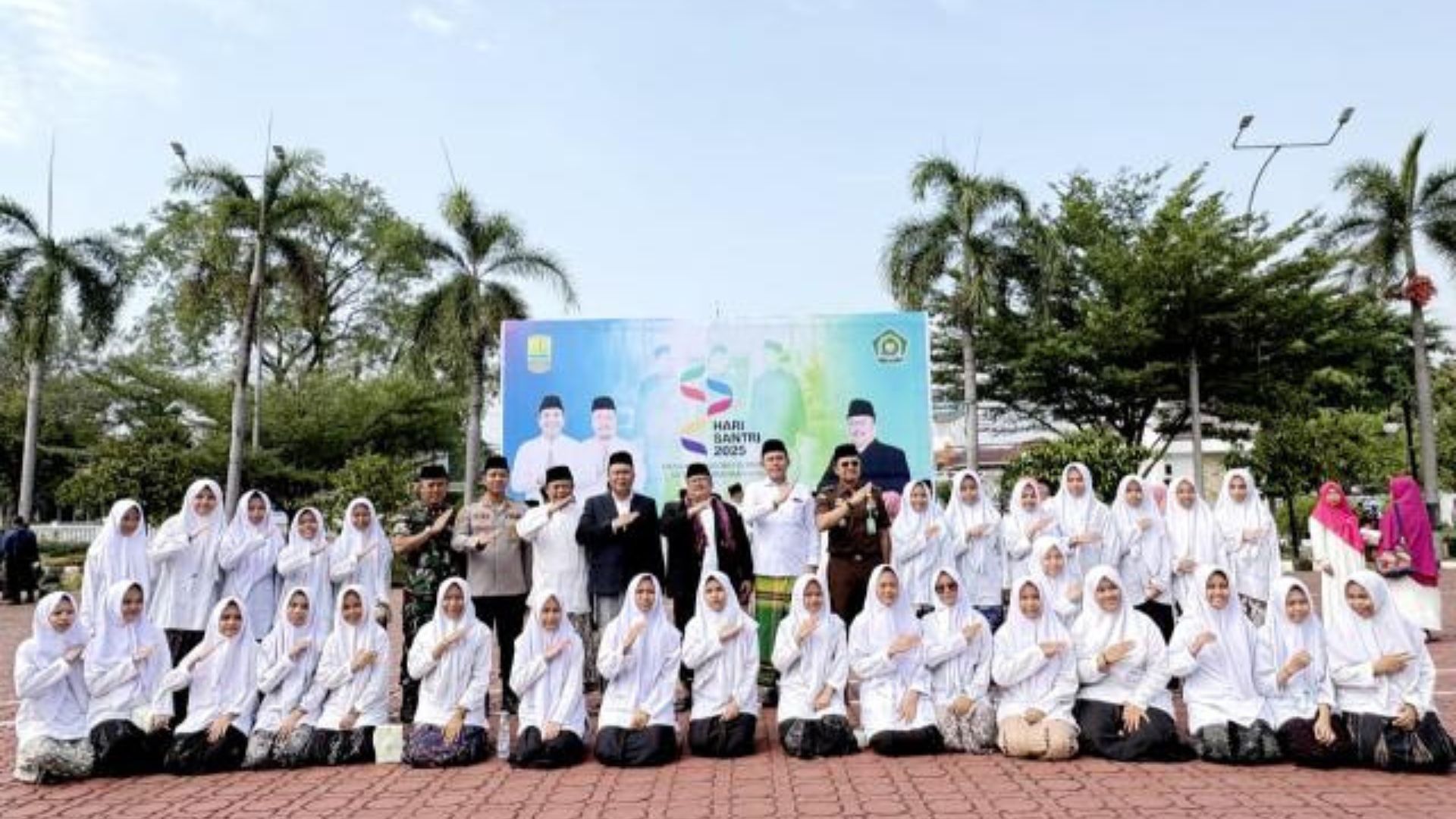 Pemkab Karawang Gelar Apel Hari Santri 2025, Anggarkan Rp15 Miliar untuk Pesantren dan Santri