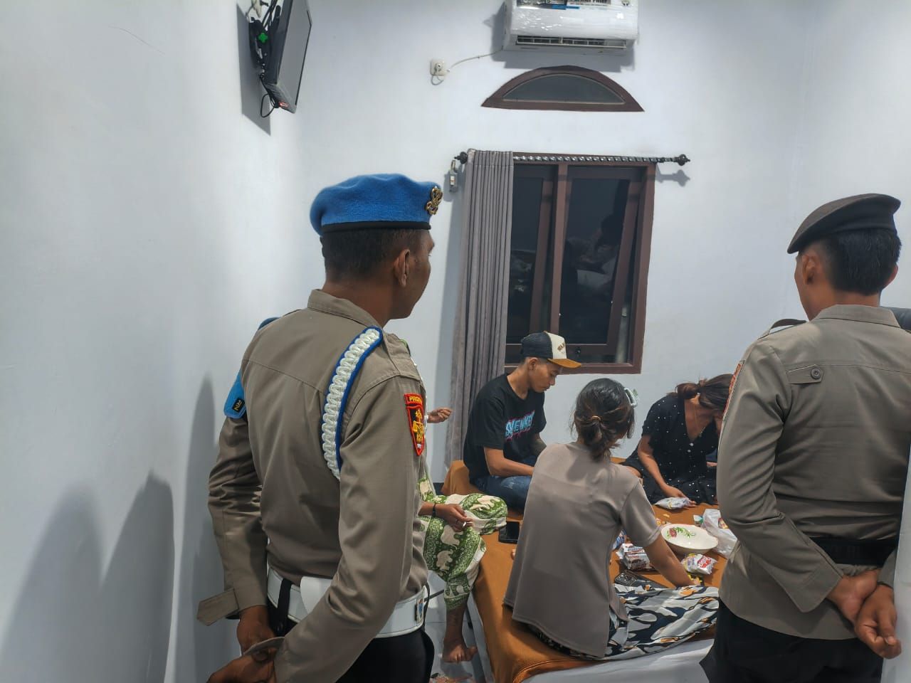Razia Penginapan di Buru, Pasangan Bukan Suami Istri Kepergok Ngamar Bareng