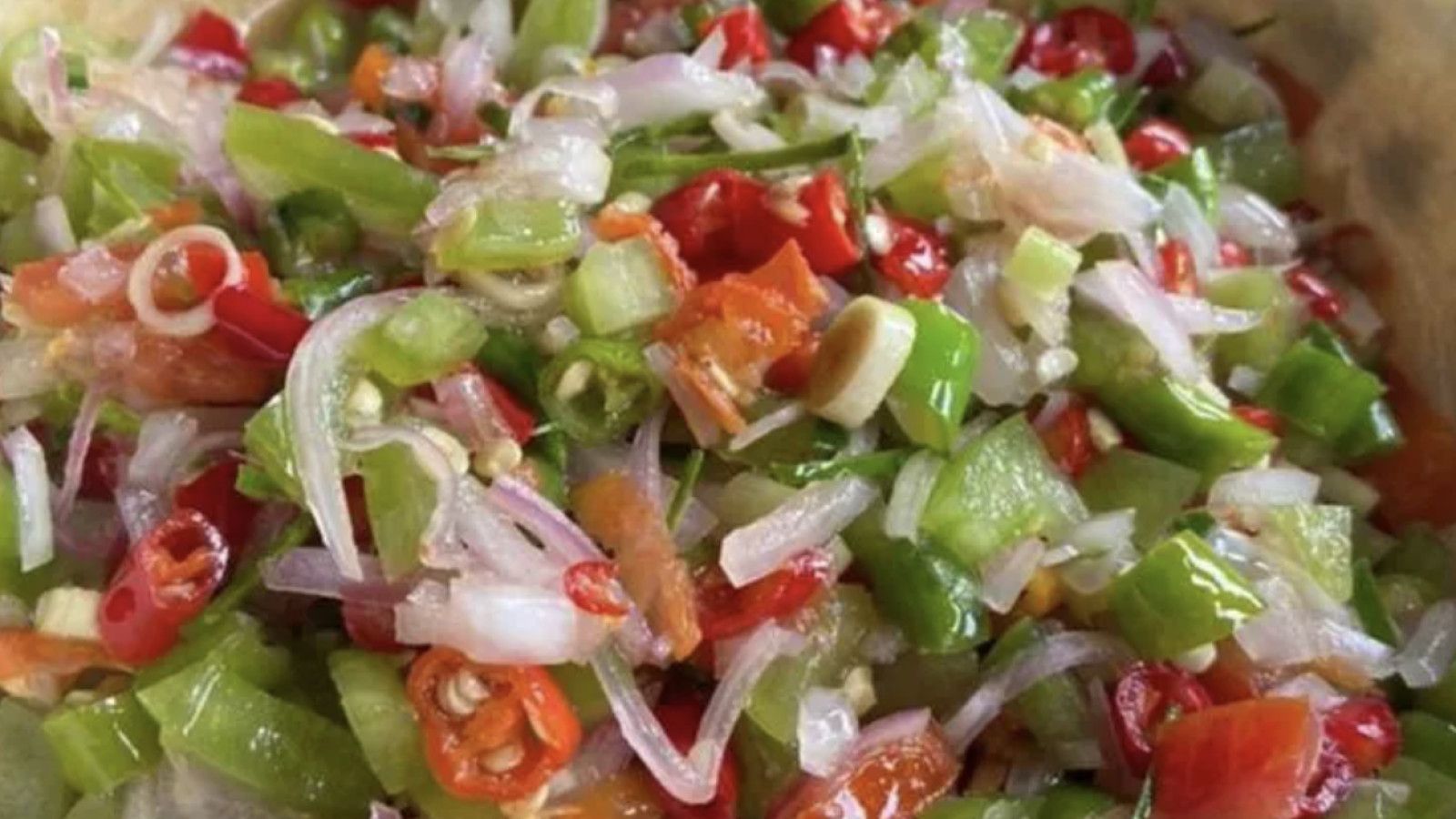 Sambal Dabu-Dabu: Kesegaran dan Pedas yang Menggugah Selera
