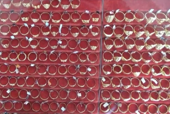 Harga Emas Masih Mahal, Penjual Sebut Tembus 14,8 Juta Rupiah Per Dua Mayam