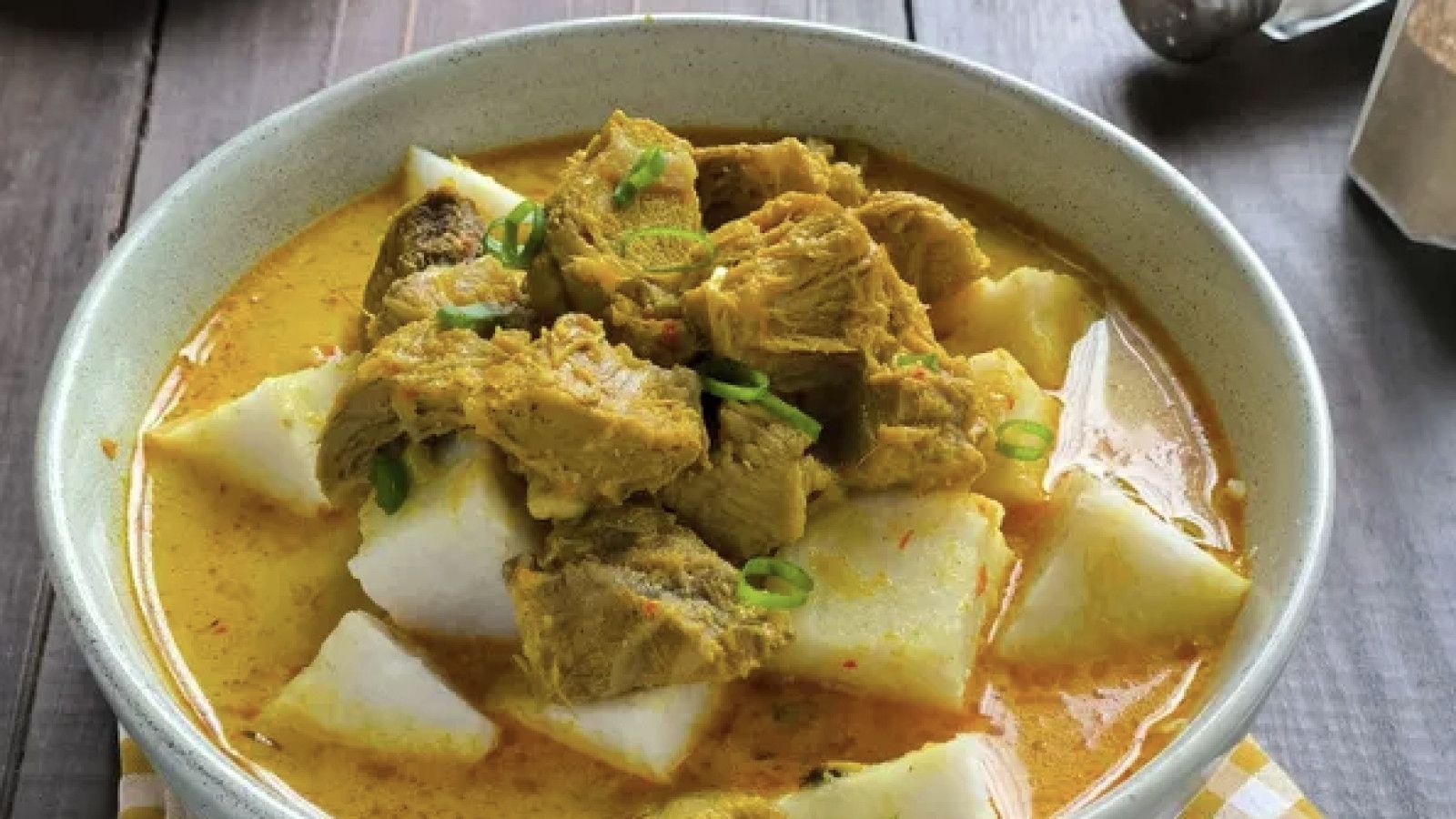 Lontong Kari Khas Bandung: Menyajikan Keberagaman Kuliner Nusantara