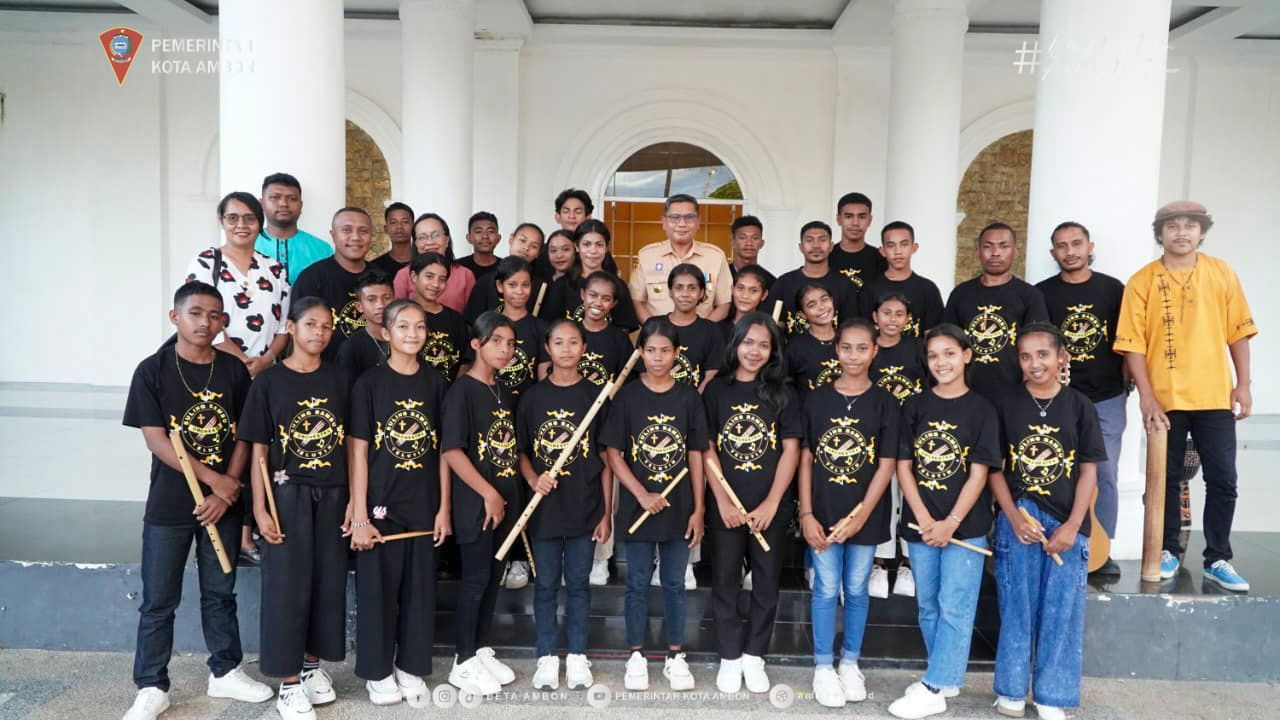Wali Kota Ambon Apresiasi Permainan Orkestra Suling Bambu Telutih Maluku Tengah