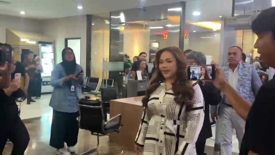 Penuhi Panggilan Polisi Sebagai Tersangka, Lisa Mariana Jalani Pemeriksaan
