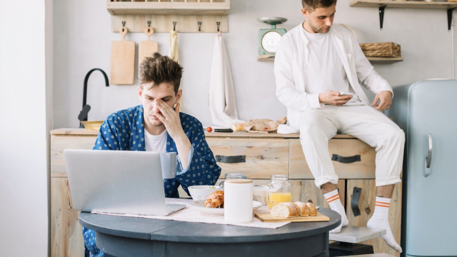 Perbandingan Freelancing dan Pekerjaan Full-Time: Memilih Karir yang Tepat