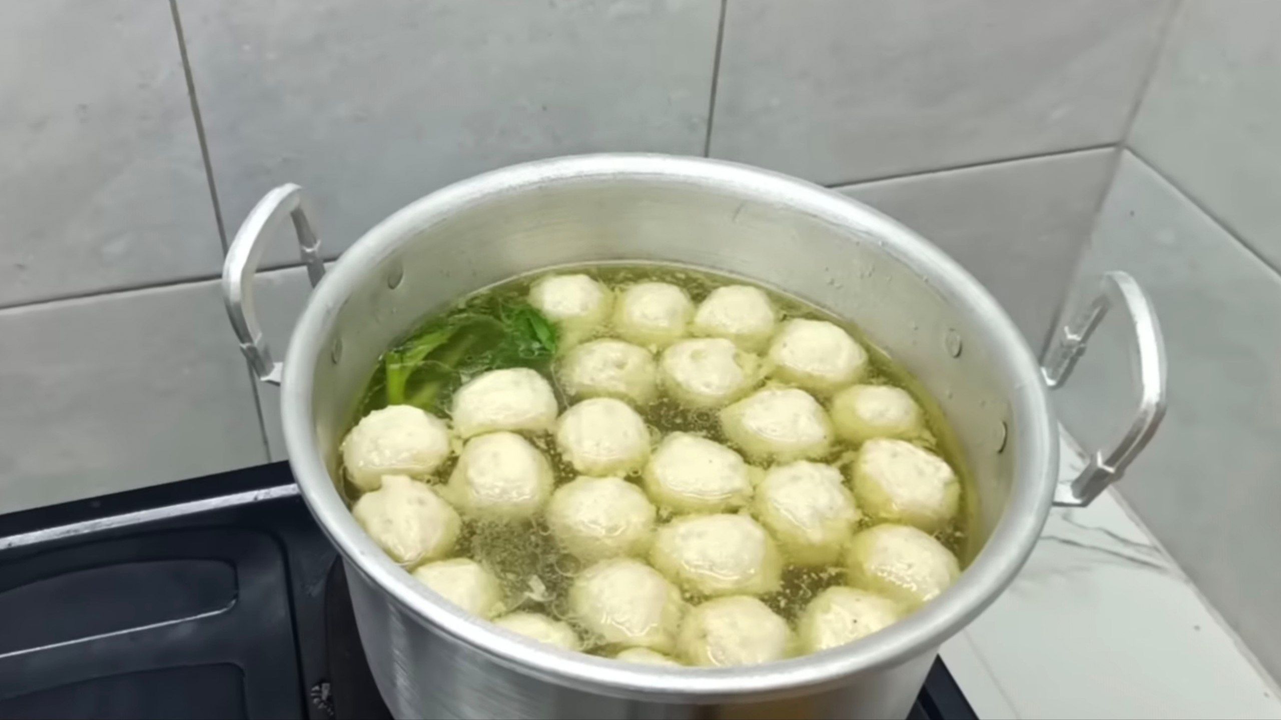 Resep Bakso Ayam Homemade Tanpa Pengawet, Tetap Enak dan Kenyal