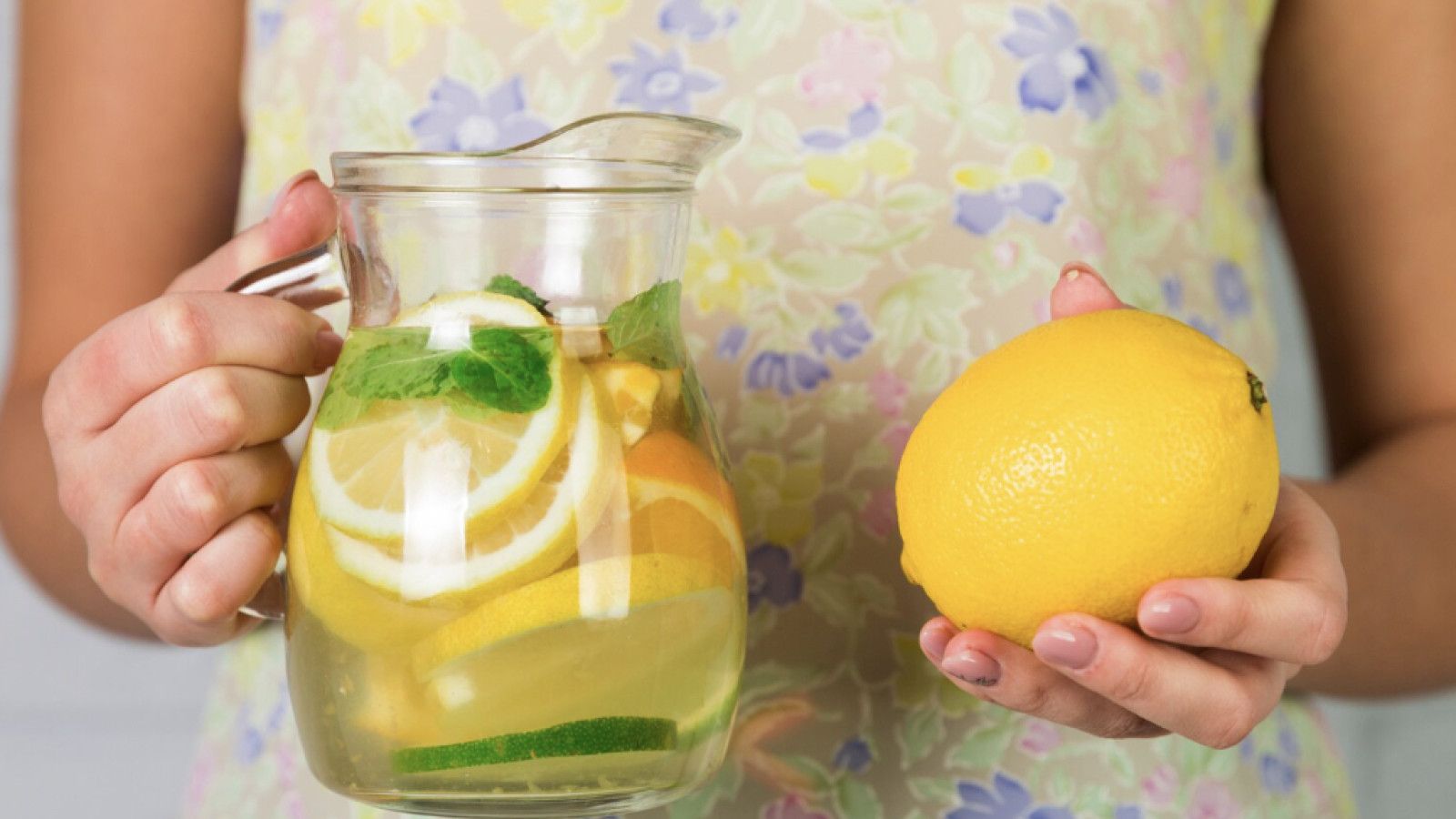Menggali Manfaat dan Mitos Air Lemon di Pagi Hari