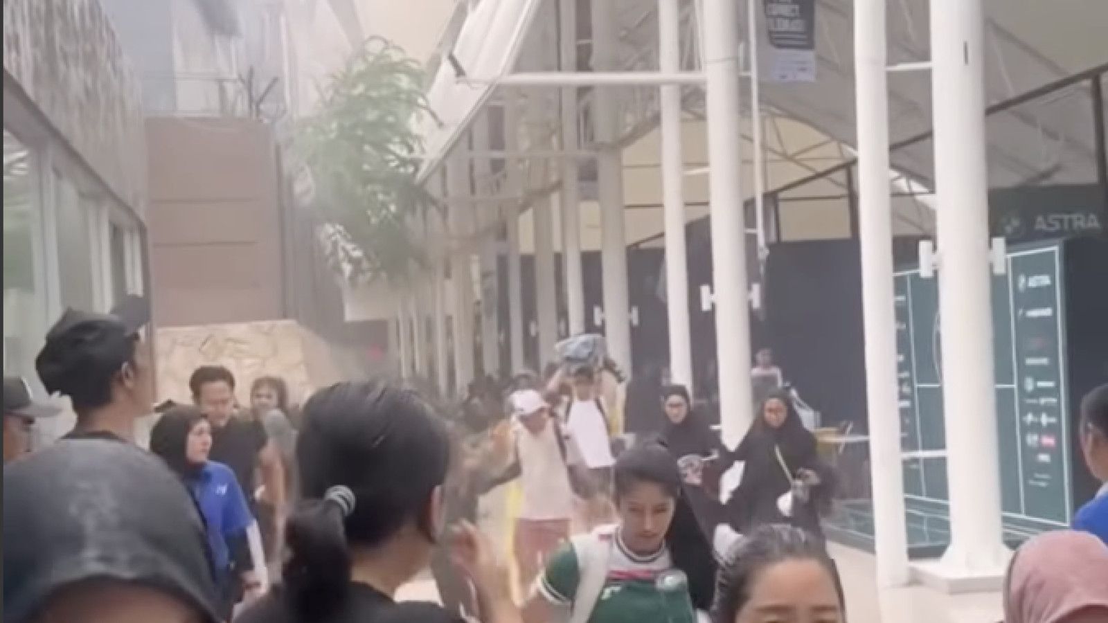 Ambruknya Atap Lapangan Padel di Meruya, Jakarta Barat, Hebohkan Publik