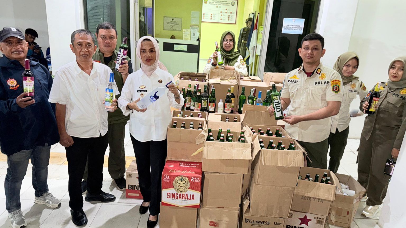 Berdalih Jual Sembako, Tiga Toko di Samarinda Kedapatan Timbun 408 Botol Miras Tanpa Izin