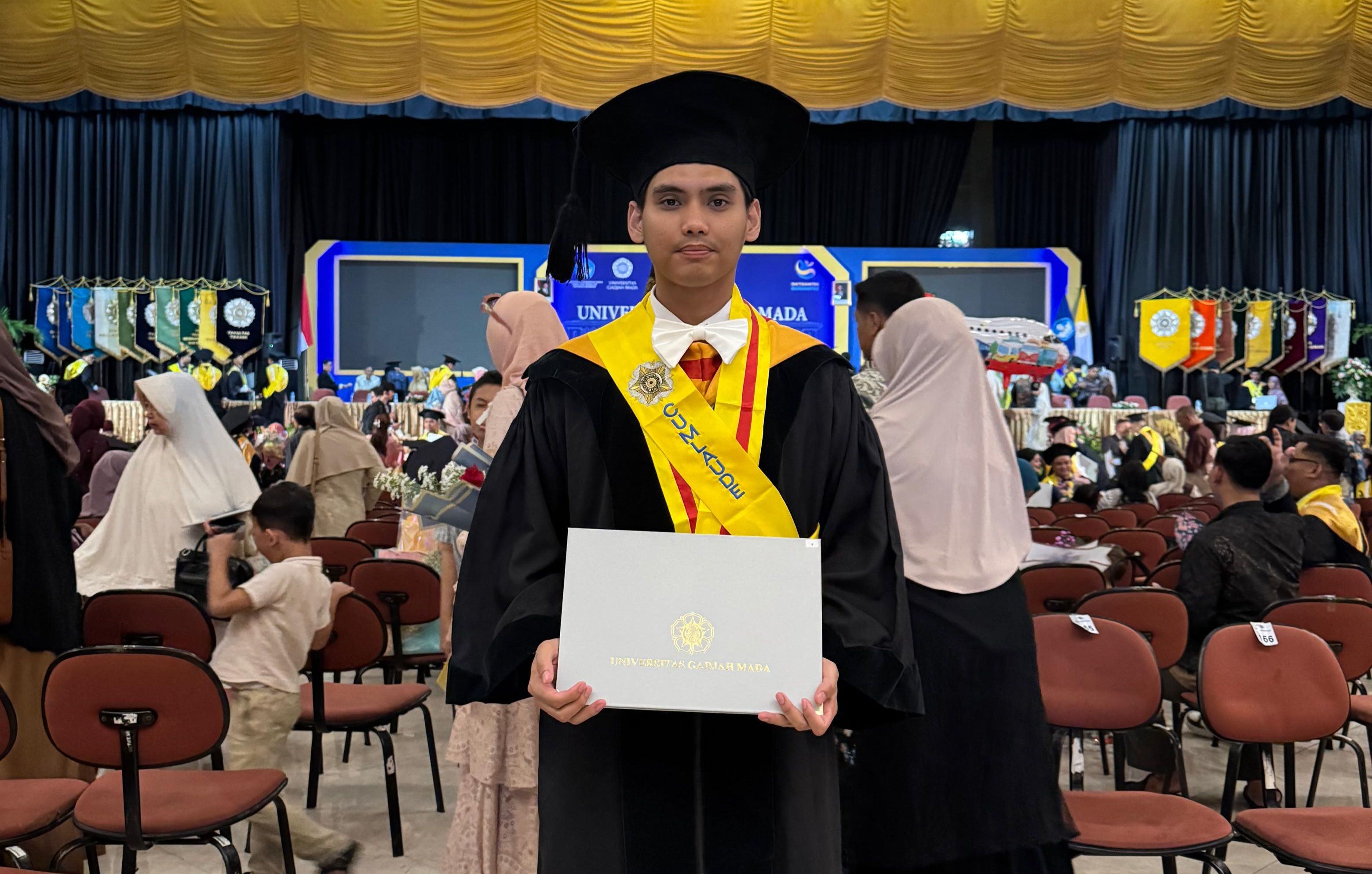 Mewakili Gen Z, Cerita Rizky Aflaha Berhasil Raih Gelar Doktor Fisika Termuda UGM di Usia 25 Tahun
