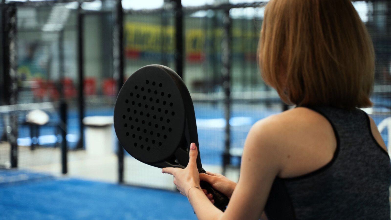 Meningkatnya Minat Olahraga Indoor di Musim Hujan: Padel dan Pilates Menjadi Pilihan Utama