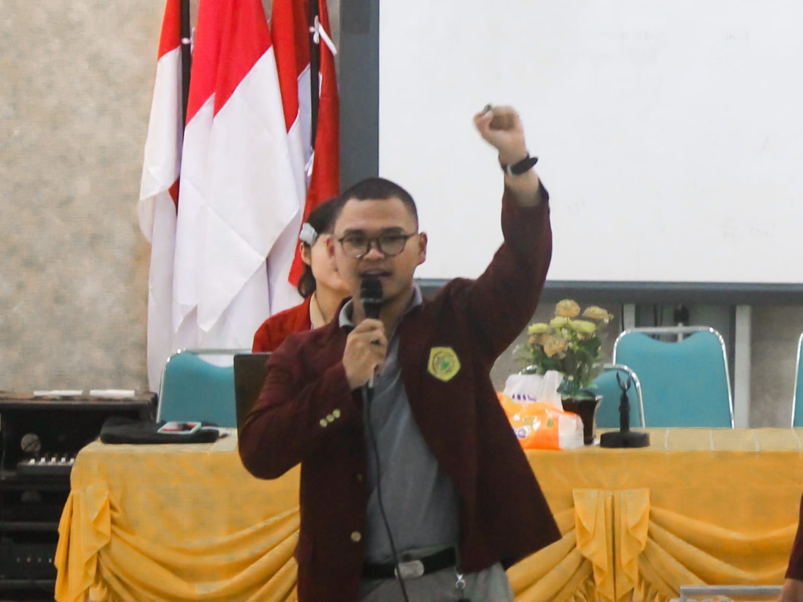 Lunturnya Budaya Bangsa Akibat Apatisme Masyarakat: Sebuah Refleksi Pendidikan Kewarganegaraan
