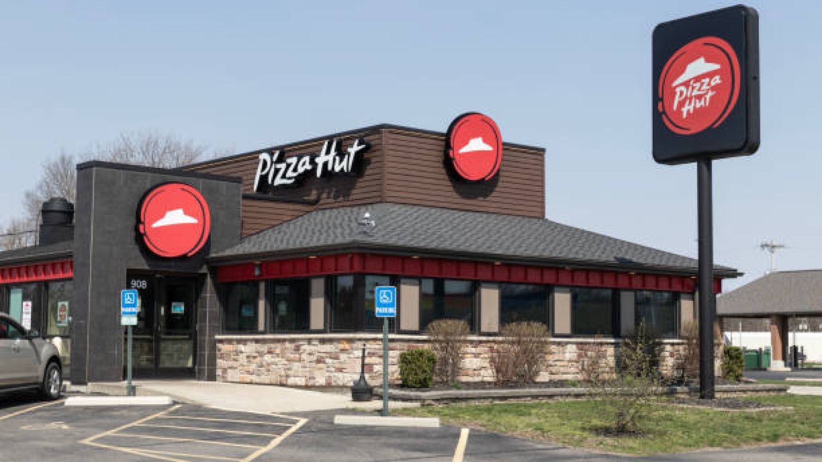 Penutupan Restoran Pizza Hut di Inggris Memicu Pemutusan Hubungan Kerja bagi Ribuan Karyawan