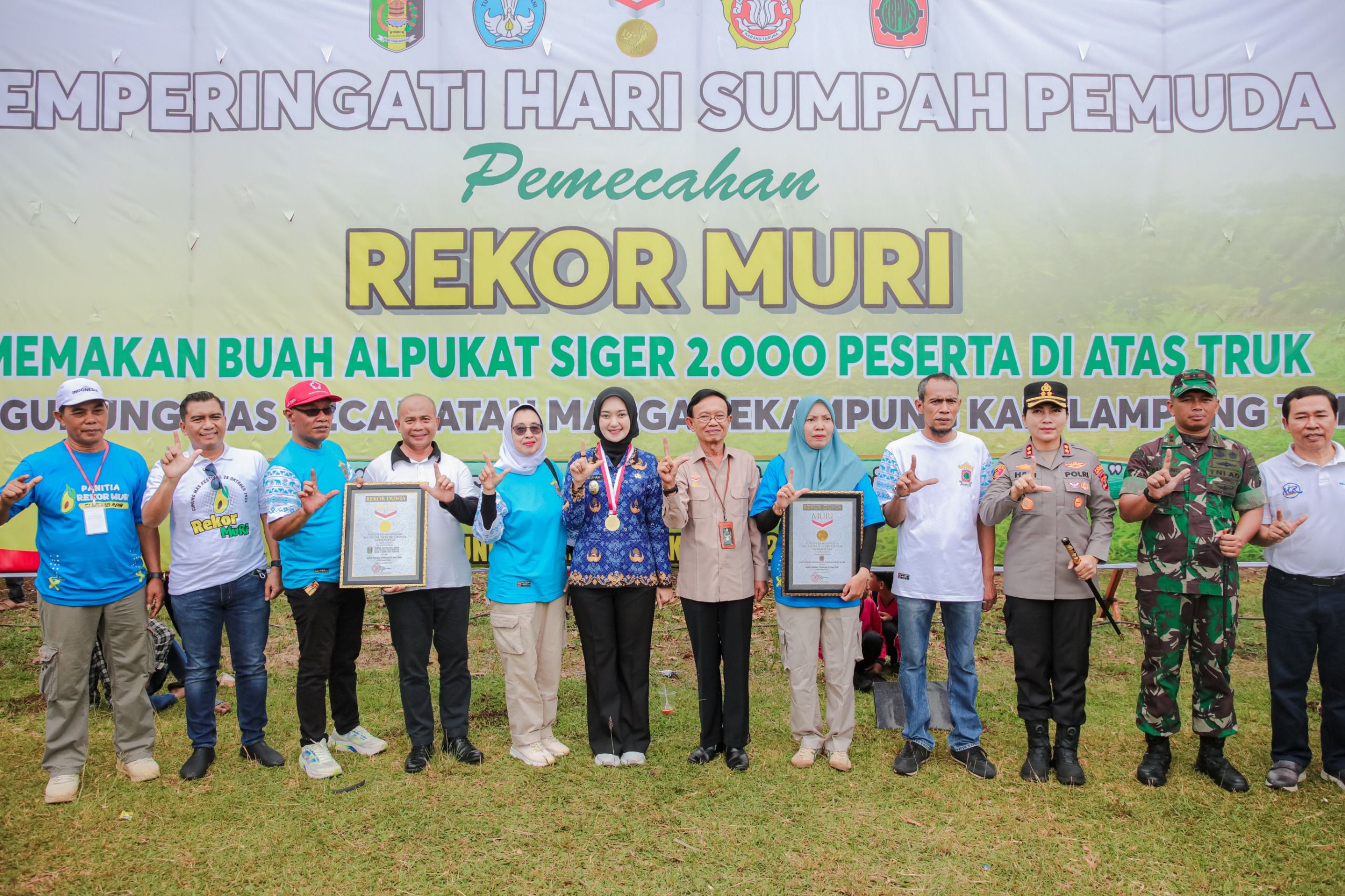 Lampung Pecahkan Rekor MURI Makan Alpukat Siger Sebanyak 2.000 Peserta