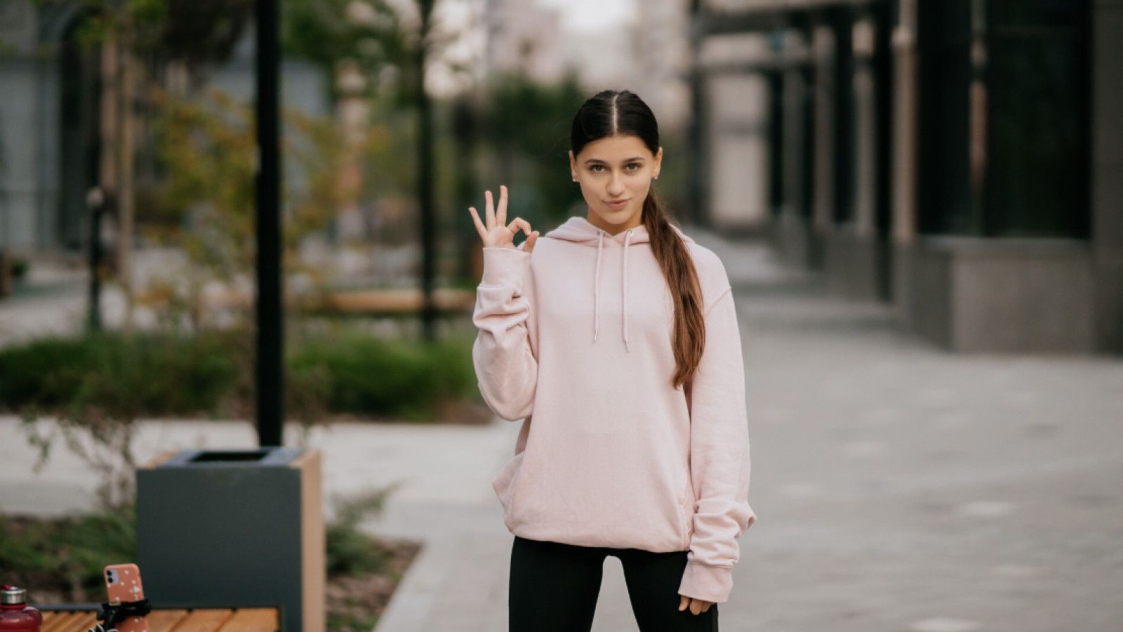 Inpirasi Outfit Casual dengan Hoodie untuk Tampil Stylish
