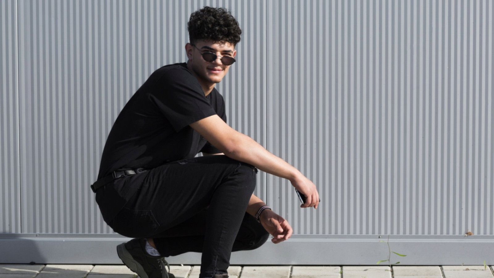 Gaya Stylish dengan Outfit Serba Hitam: Inspirasi Terbaru untuk Penampilanmu