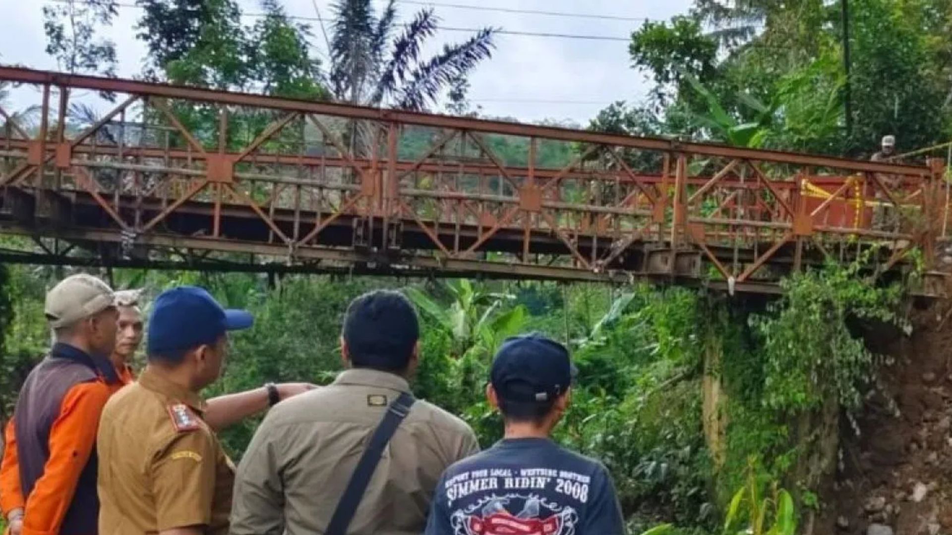 BPBD Cianjur Bangun Jembatan Darurat di Pagelaran untuk Atasi Warga Terisolir