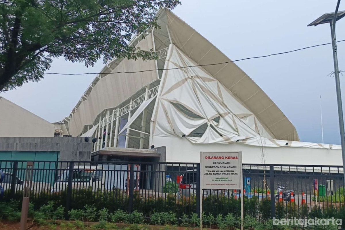 Sudin CKTRP Jakbar Telusuri Penyebab Ambruknya Atap Lapangan Padel di Meruya Selatan