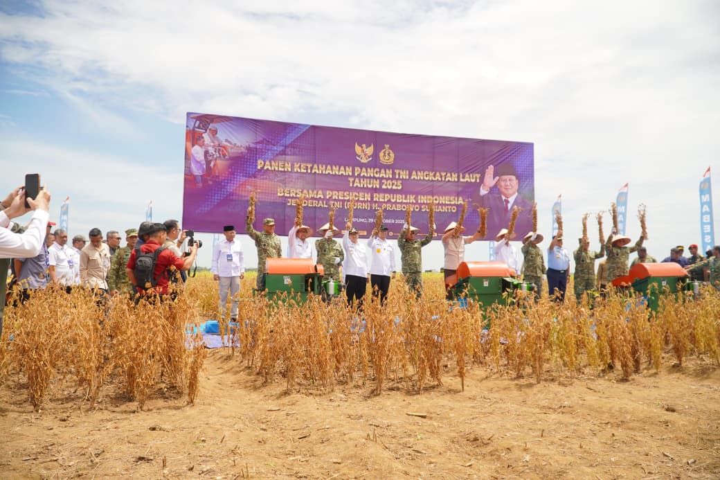 Menhan, Mentan hingga Panglima TNI Panen Kedelai di Lahan Seluas 30 Hektare di Lampung Utara
