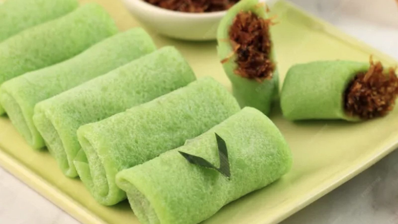 Resep Dadar Gulung Isi Kelapa Manis yang Lezat dan Mudah Dibuat