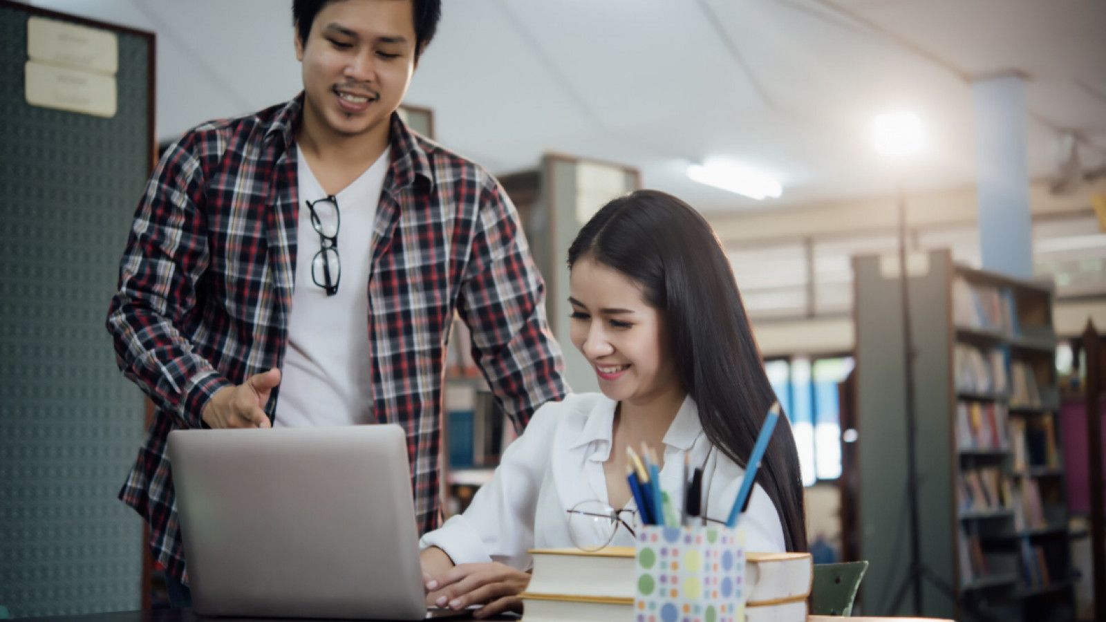 Kerja Sambil Kuliah: Peluang dan Strategi Efektif untuk Mahasiswa
