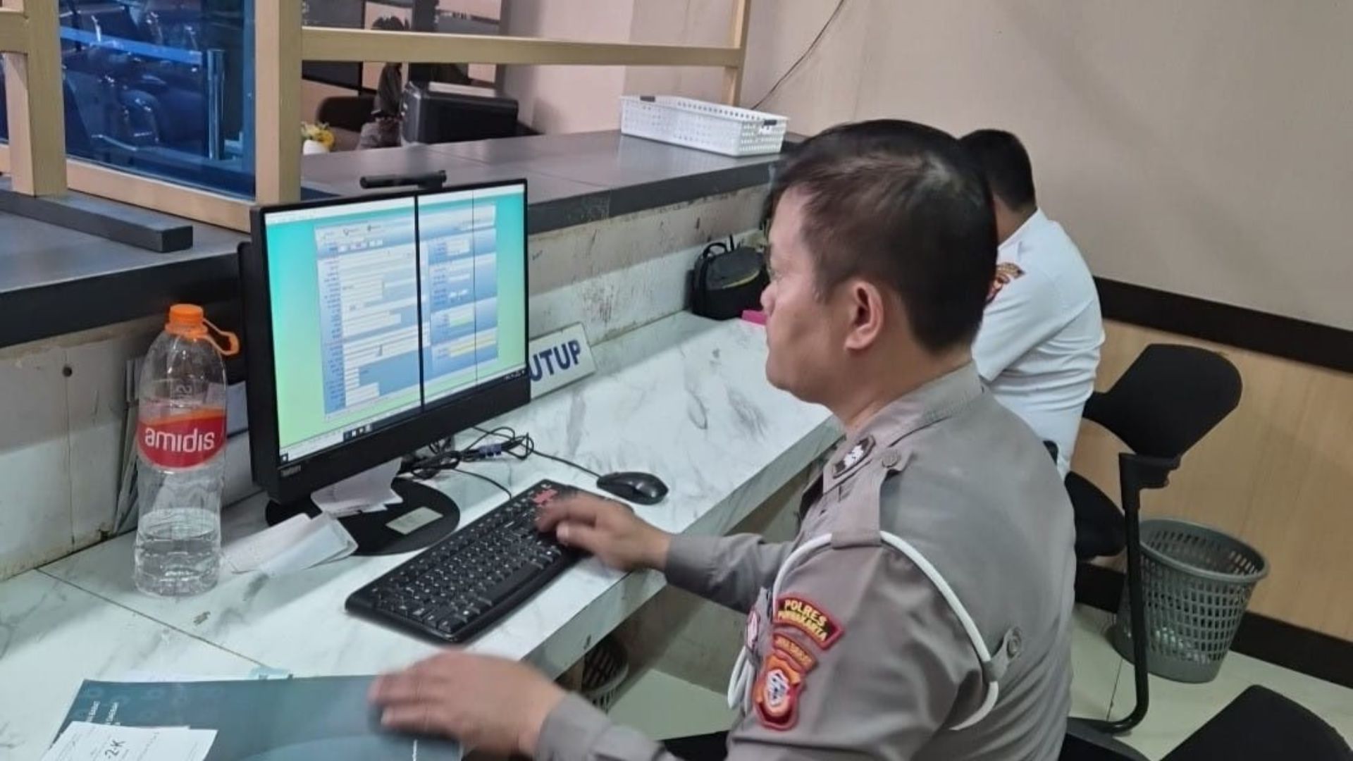 Polantas Menyapa: Satlantas Polres Purwakarta Edukasi Masyarakat Terkait Proses Penerbitan STNK di Samsat Purwakarta