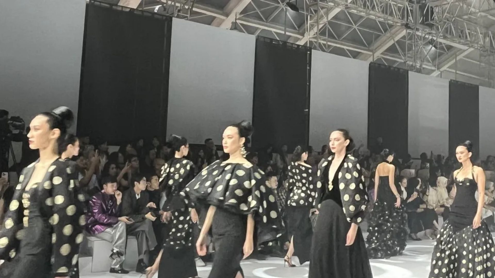 The Rizkianto Angkat Tenun Sulam Garut ke Panggung Global Lewat Koleksi “Casa” di JFW 2026