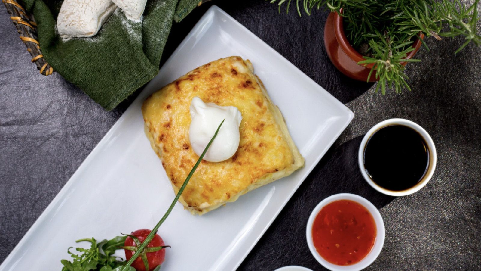 Martabak Mini Keju Mozzarella: Camilan Kekinian yang Menggugah Selera