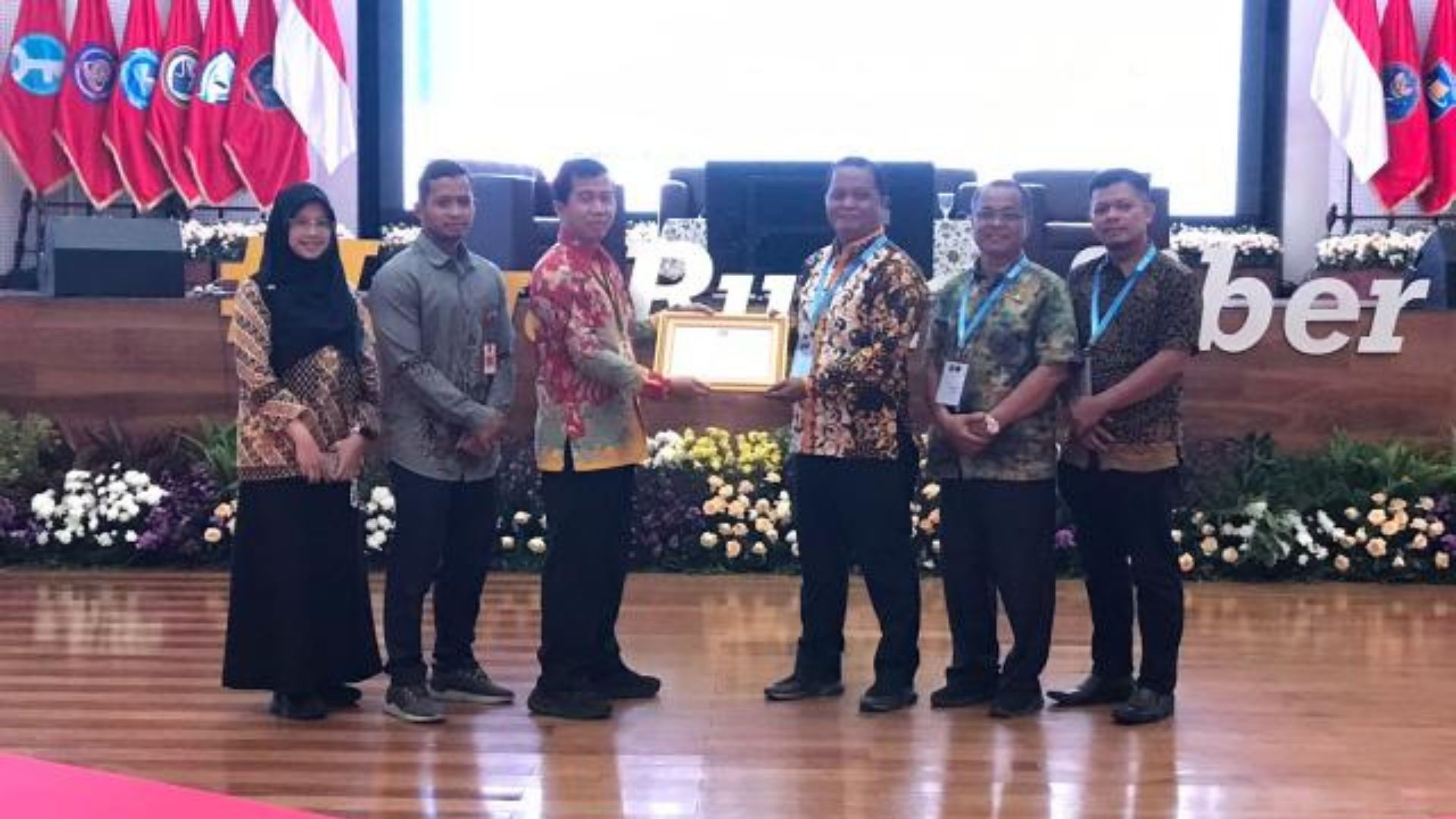 Kadiskominfo Karawang Hadiri Forum Pertukaran Insiden Siber di BSSN, Terima Sertifikat Indeks KAMI Predikat “Baik”