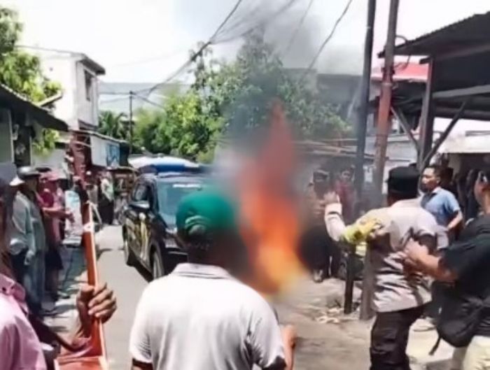 Viral Diduga Maling Dibakar Massa di Surabaya, Seluruh Badan Dilahap Api!