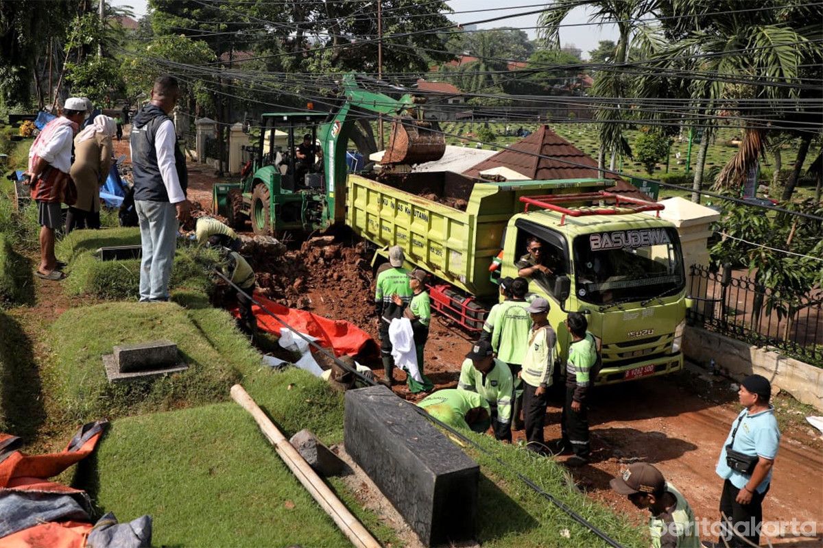 TPU Jeruk Purut Segera Ditangani Usai Tembok Roboh Akibat Tanah Longsor