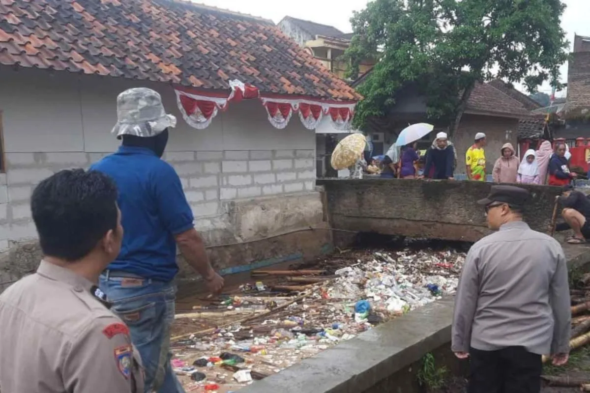 Ratusan Rumah di Garut Terendam Banjir Bandang, Warga Mengungsi ke Tempat Aman