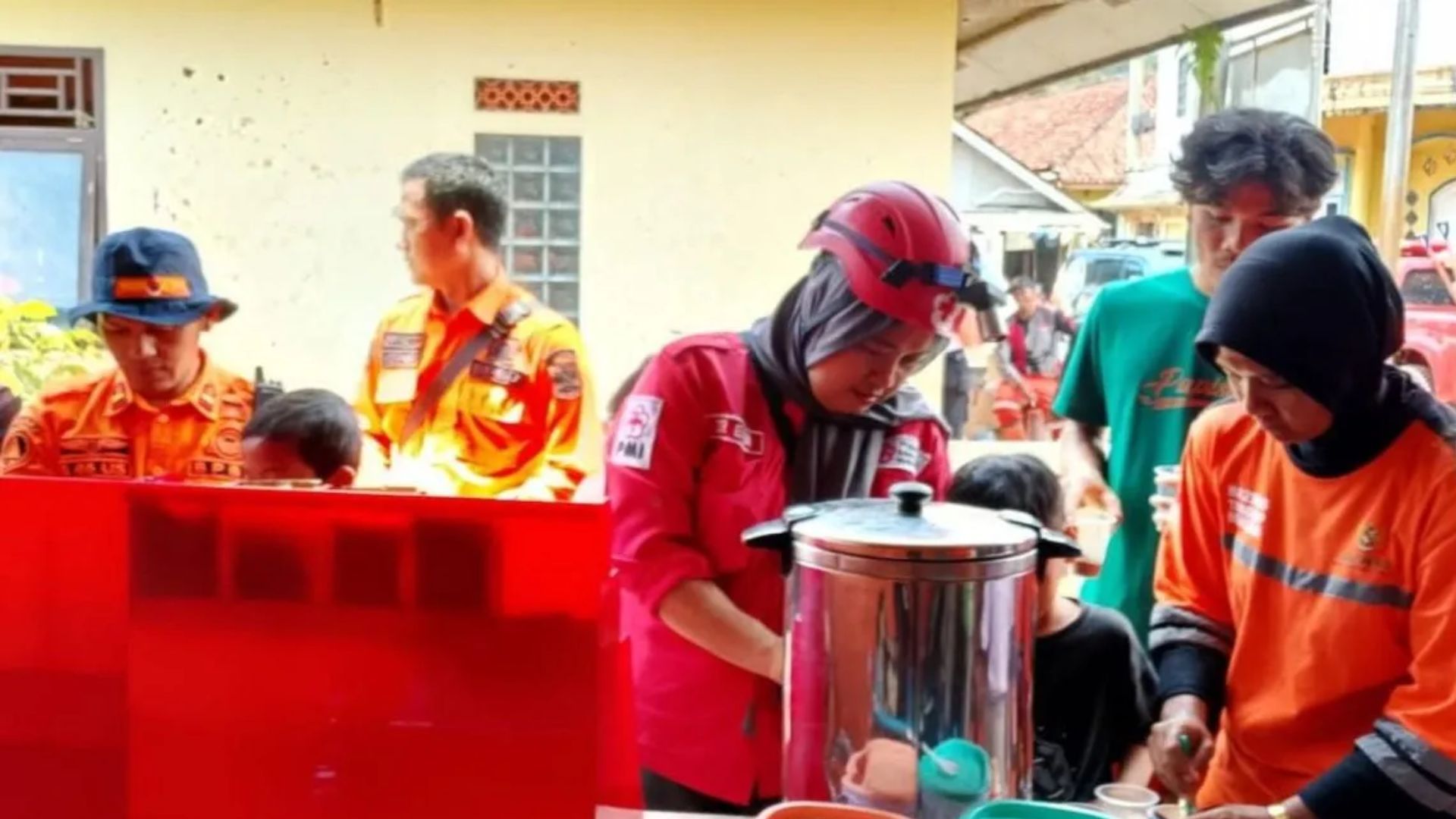 Baznas Salurkan Bantuan untuk Warga Terdampak Banjir dan Longsor di Sukabumi