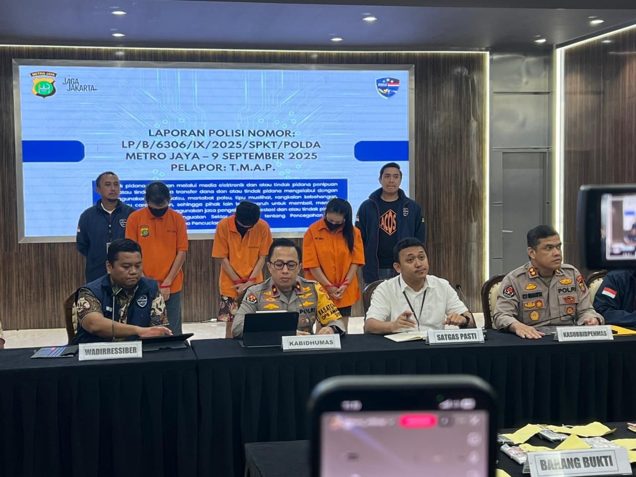 Polda Metro Bongkar Aksi Tipu-tipu Modus Trading Saham, Korban Merugi Sampai Rp3 M!