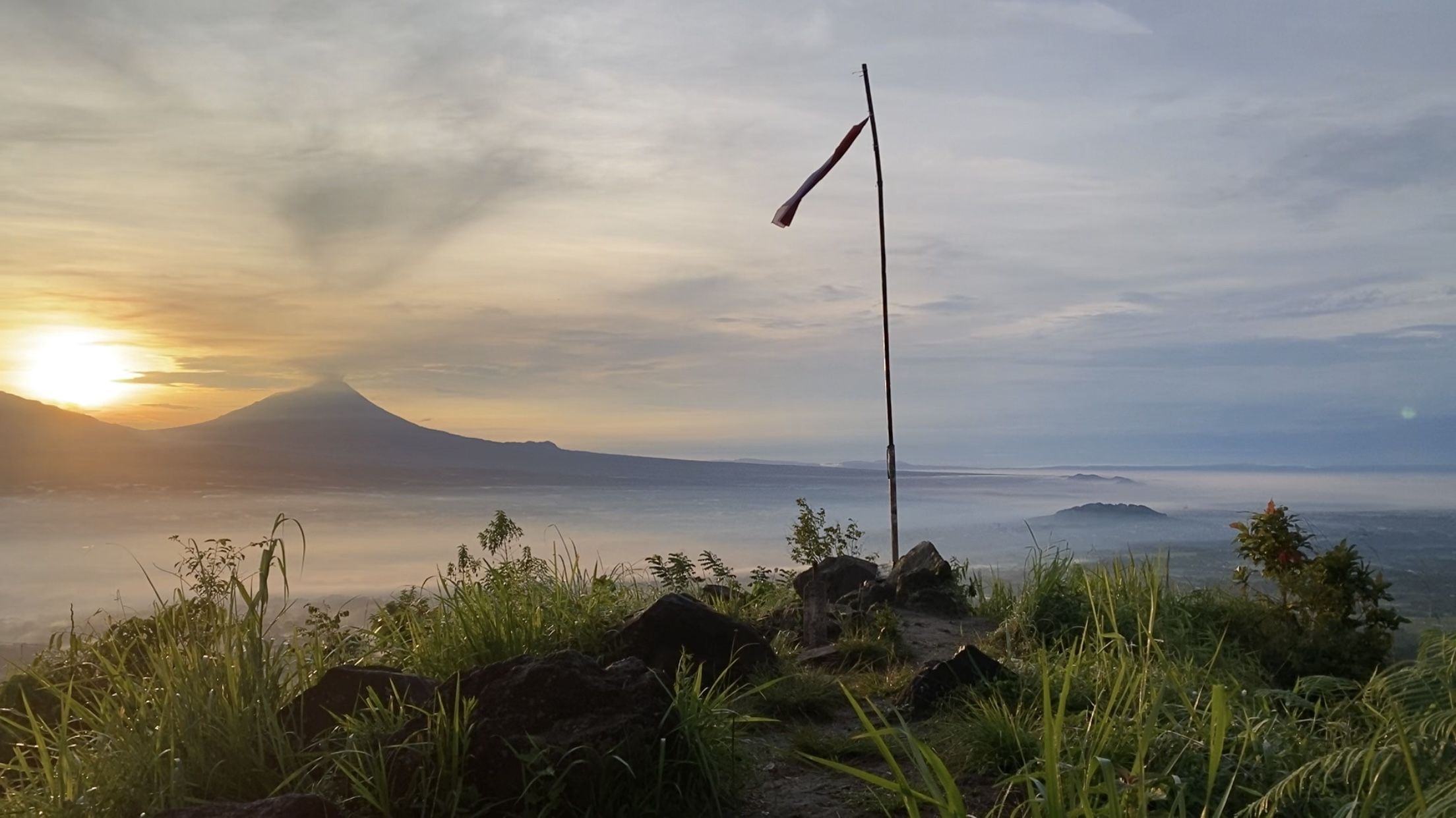 Menikmati Sunrise dari Puncak Gunung Giyanti, Spot di Magelang yang Belum Banyak Orang Tahu