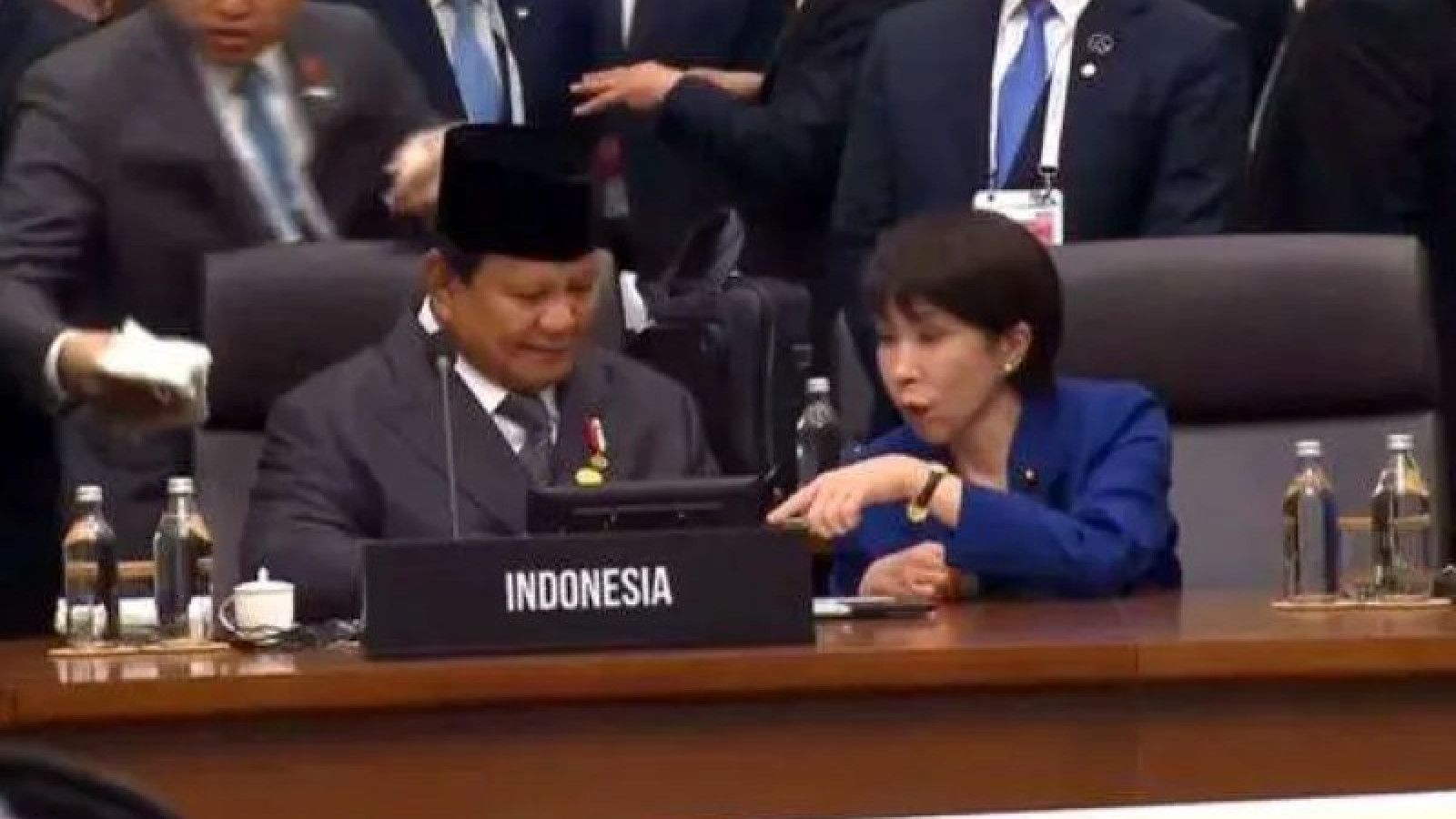 Momen Akrap di KTT APEC 2025: Prabowo dan Takaichi Berbincang Hangat