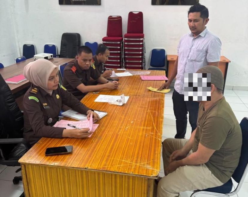 Satresnarkoba Aceh Barat Serahkan Tersangka Kasus Sabu ke Kejaksaan