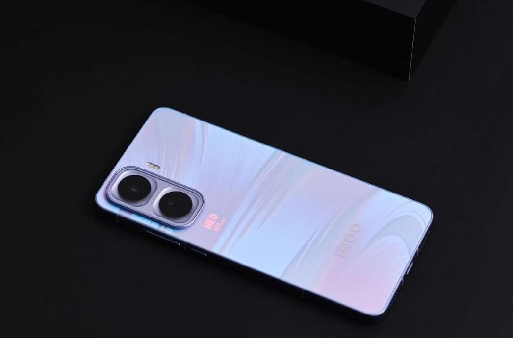 iQOO Neo 11: HP Gaming 7.500 mAh Pakai Snapdragon 8 Elite, Murah Tapi Gacor!
