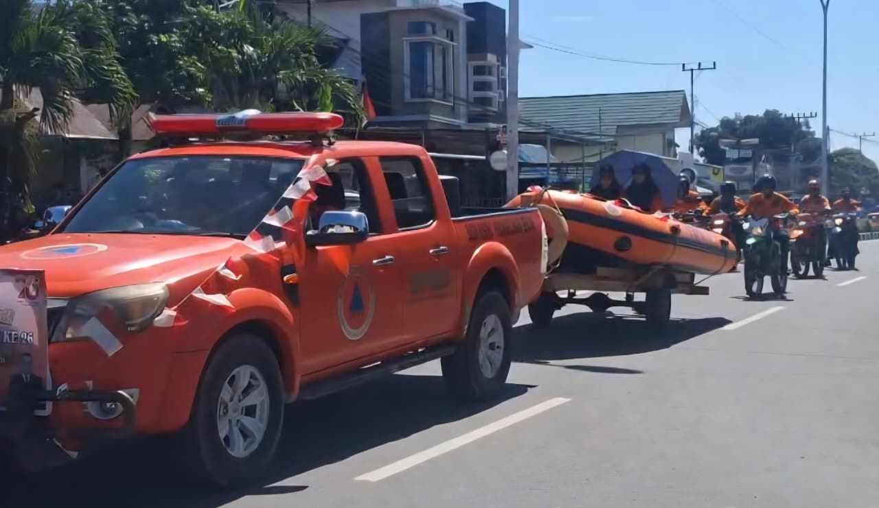 Ajak Masyarakat Jaga Lingkungan oleh BPBD Nunukan di Karnaval Kendaraan Hias